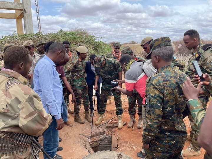 Somalia's defense minister Abdulkadir Mohamed Nur along with the army chief Gen Odowa and Hiran governor Ali Jeite reached newly captured areas on the outskirts of Beledweyne city as local militia and SNA battle to flush out Al-Shabab from the region - official