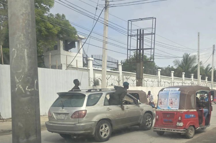 Initial reports indicate Mogadishu’s central prison complex attack on Saturday unfolded following number of inmates obtained weapons including several AK47 and hand-bombs